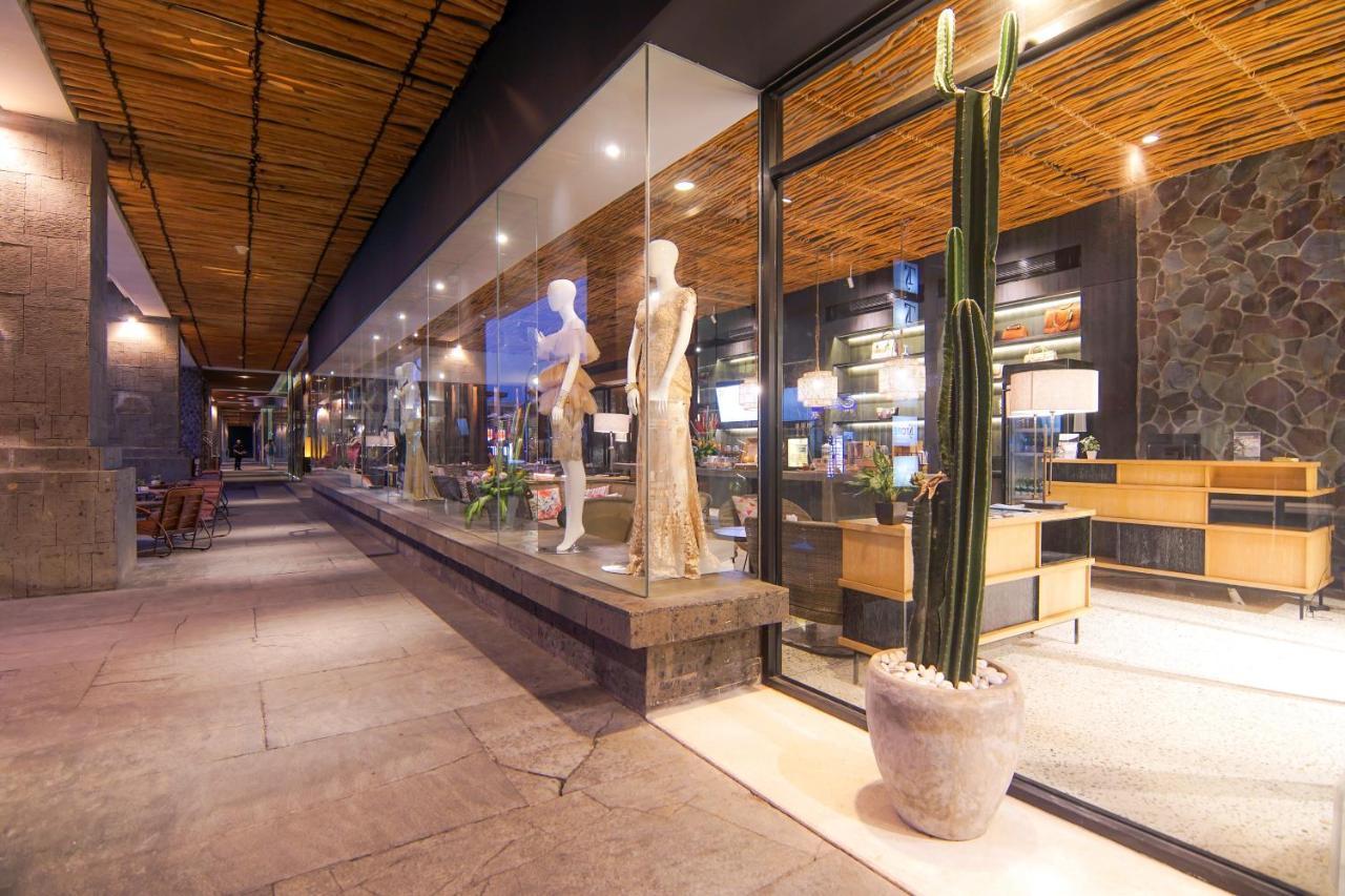 Ts Suites Seminyak Exterior foto Lobby