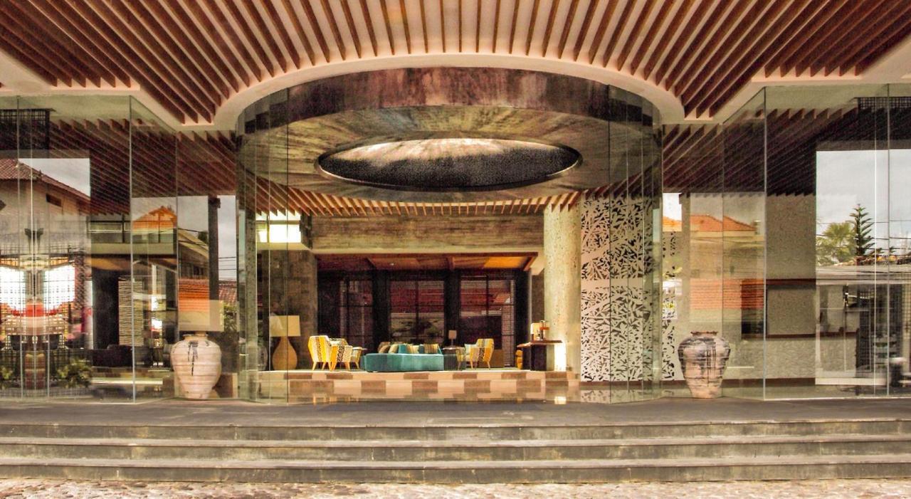 Ts Suites Seminyak Exterior foto The lobby of the hotel