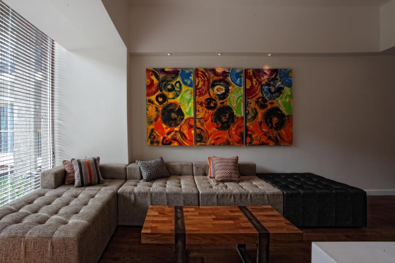 Ts Suites Seminyak Habitación foto A painting by the artist